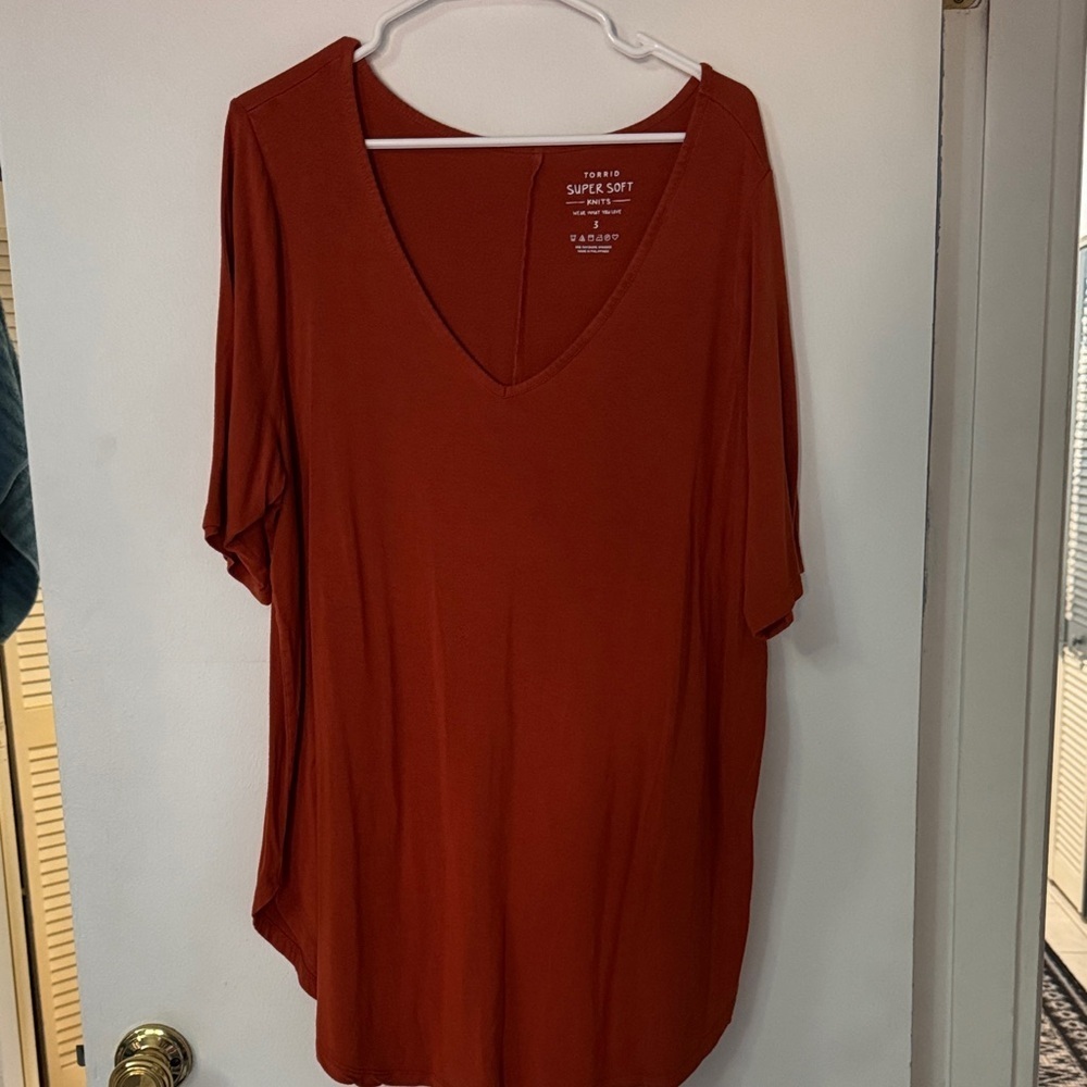 Torrid Women's Short Sleeve V-Neck Top - Rust